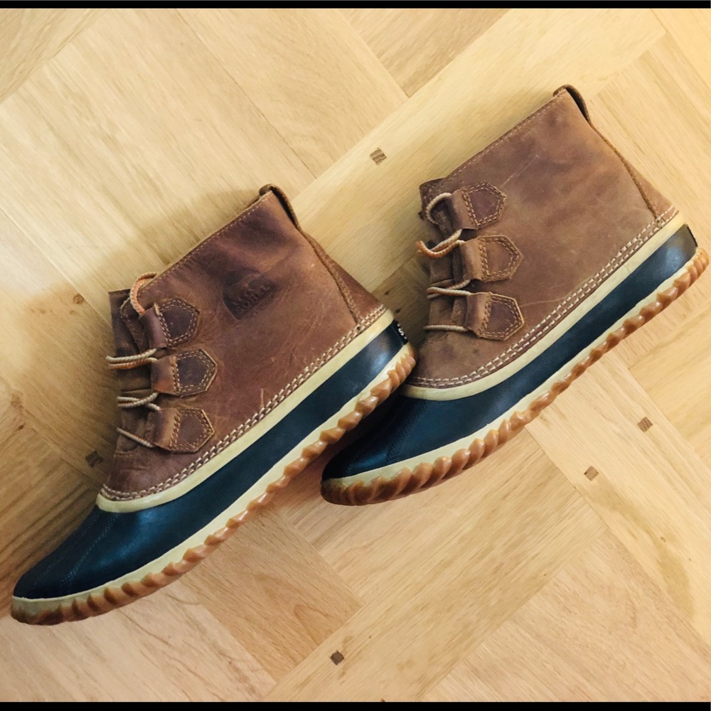 Women's SOREL leather duck boots sz 9